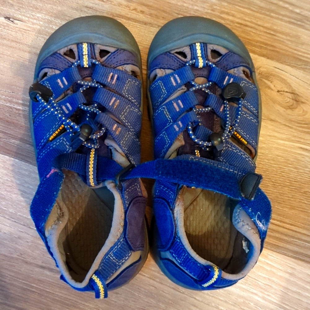 Boys Keens size 13